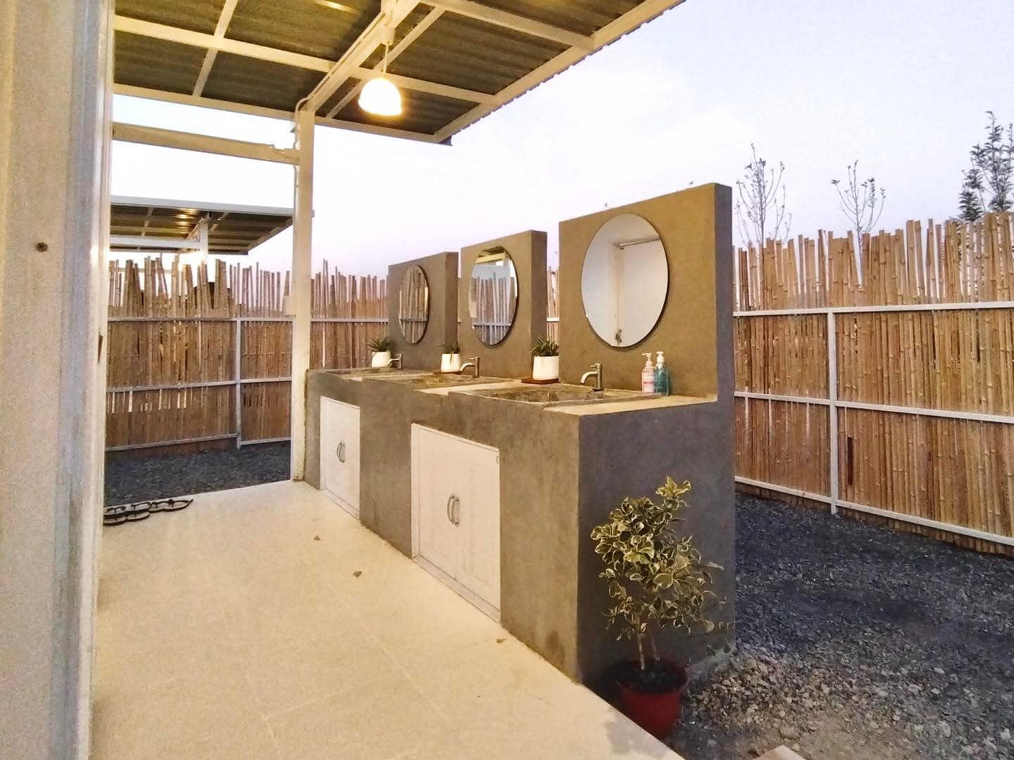 ห้องน้ำซำ-บาย แคมป์ปิ้ง วิลล์ / Sumbai Camping Ville Khao-Yai