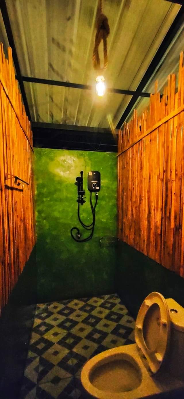 ห้องน้ำTewpapoom Basecamp ทิวผาภูมิ เบสแคมป์