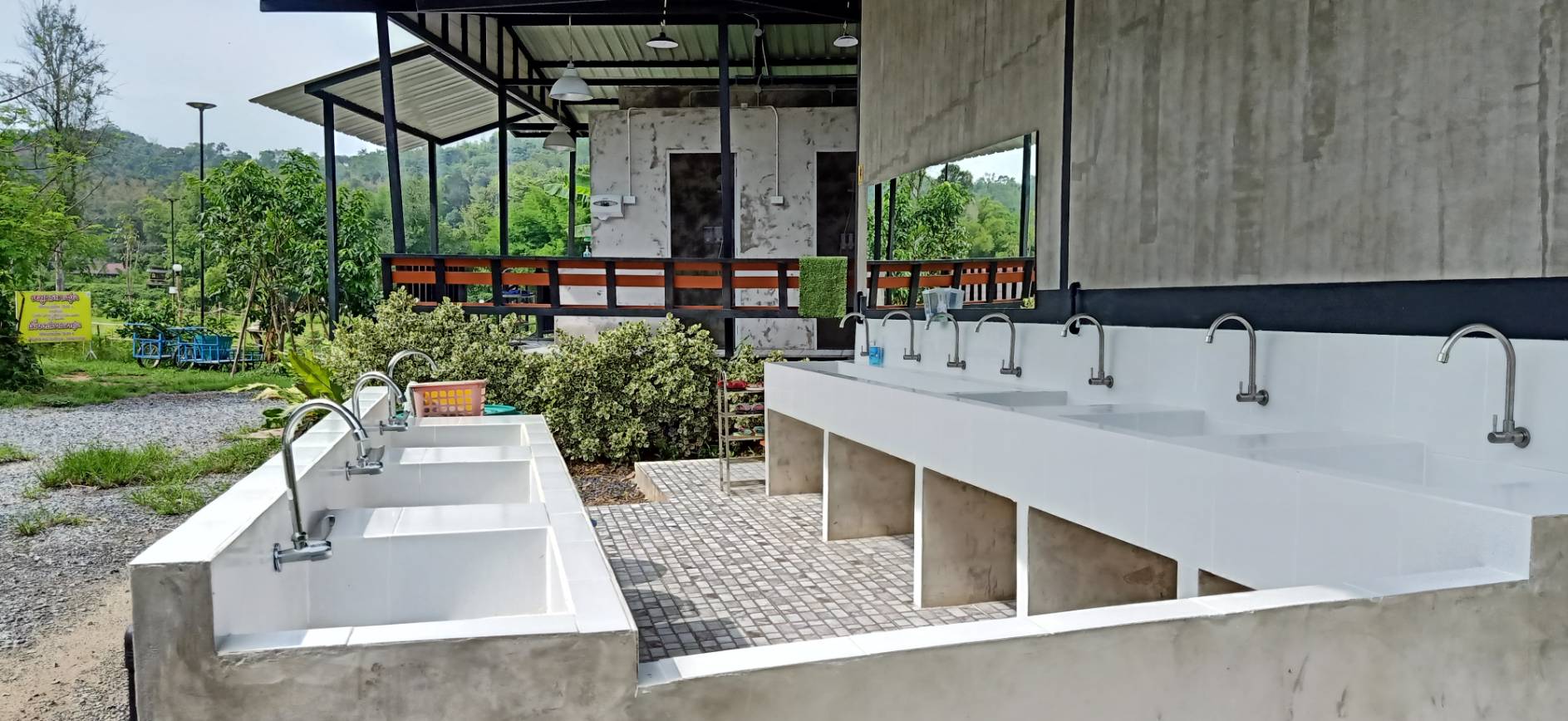 ห้องน้ำบ้านคุณยาย แค้มปิ้ง ที่กางเต็นท์ นครนายก Ban Kun Yay Camping Nakornnayok