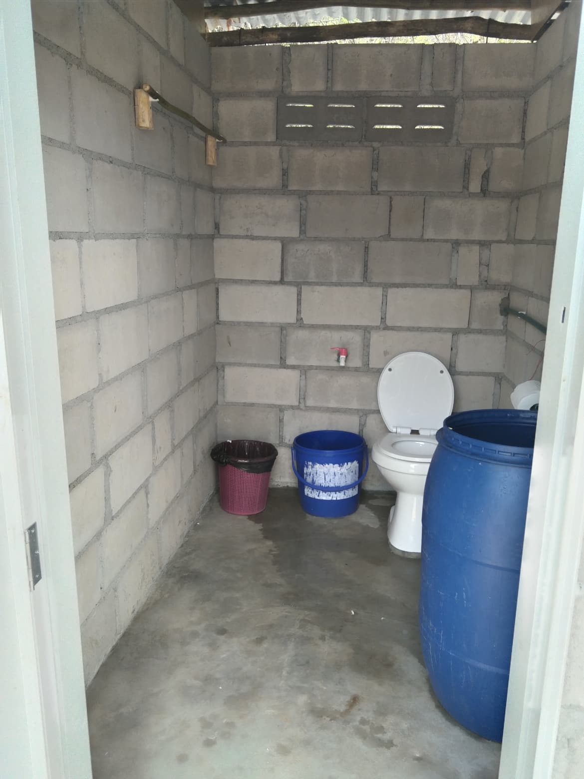 ห้องน้ำไร่กลางเขาริมน้ำ เเคมป์ Rai Klang Kao Rim-nam Camp