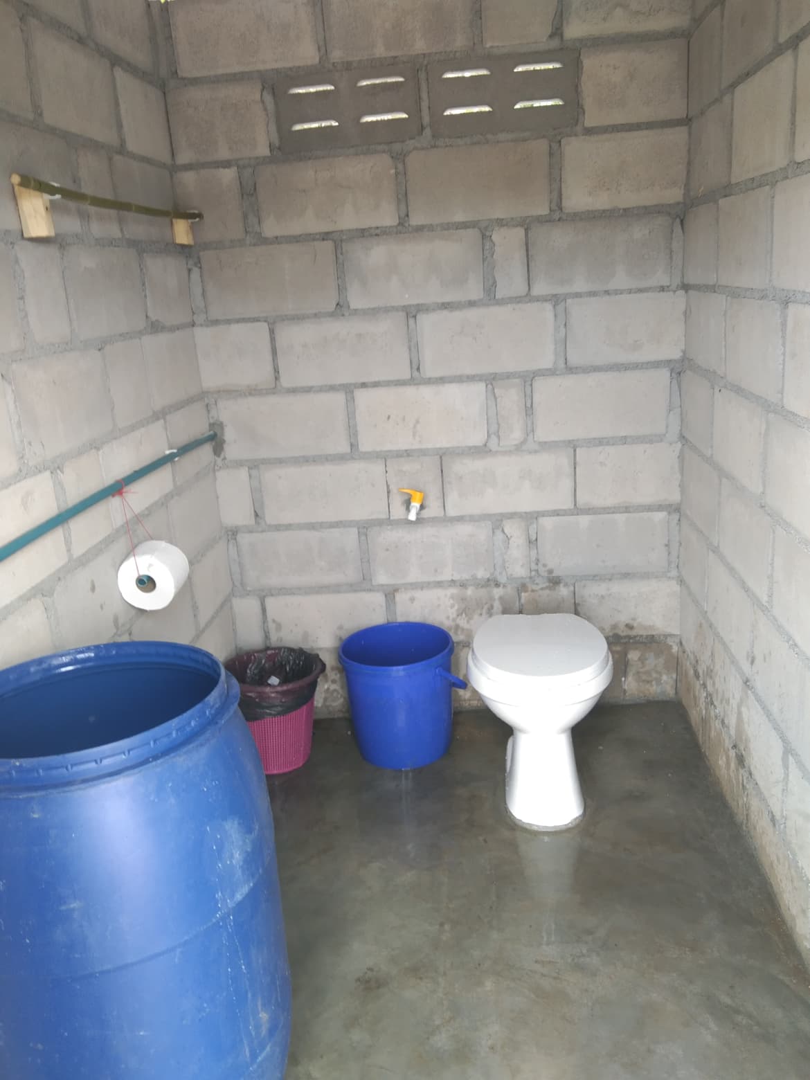 ห้องน้ำไร่กลางเขาริมน้ำ เเคมป์ Rai Klang Kao Rim-nam Camp