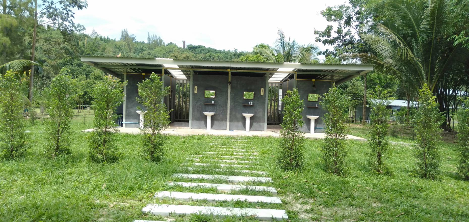 ห้องน้ำบ้านไร่ ปันภิรมย์ โฮมสเตย์ Ban Rai Panphirom Homestay