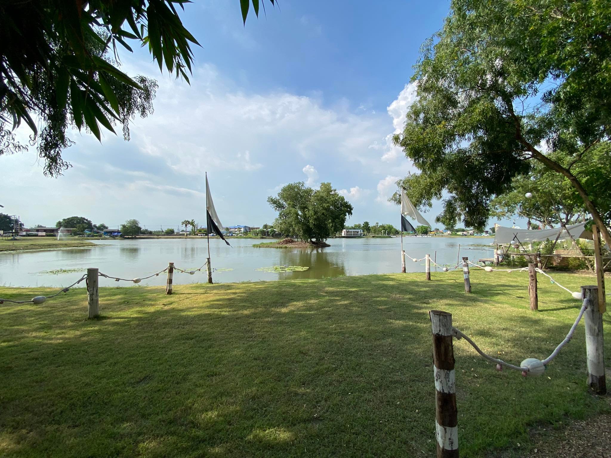 รูป James 500 City Camp Romklao Lagoon